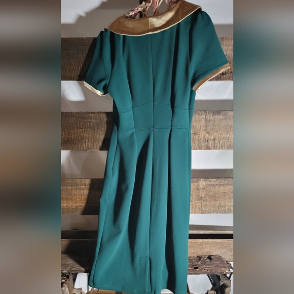 Green Aisize dress with gold bow - Picture 3 of 4